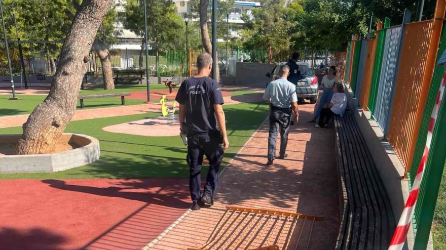 Βάρκιζα: Ηλικιωμένη έχασε τον έλεγχο του ΙΧ της και εισέβαλε σε παιδική χαρά 