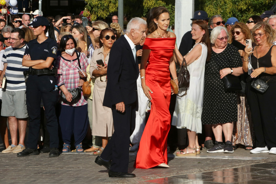 Βασιλικός γάμος στην Αθήνα - Η Θεοδώρα Γλύξμπουργκ παντρεύτηκε τον Μάθιου Κουμάρ - Δείτε βίντεο