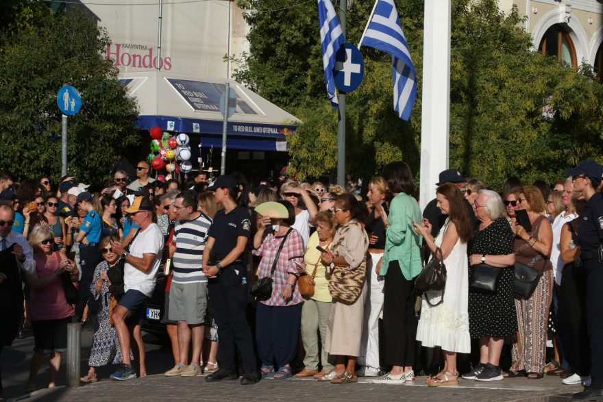 Βασιλικός γάμος στην Αθήνα - Η Θεοδώρα Γλύξμπουργκ παντρεύτηκε τον Μάθιου Κουμάρ - Δείτε βίντεο