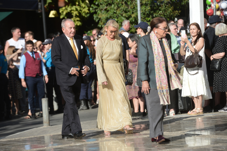 Βασιλικός γάμος στην Αθήνα - Η Θεοδώρα Γλύξμπουργκ παντρεύτηκε τον Μάθιου Κουμάρ - Δείτε βίντεο