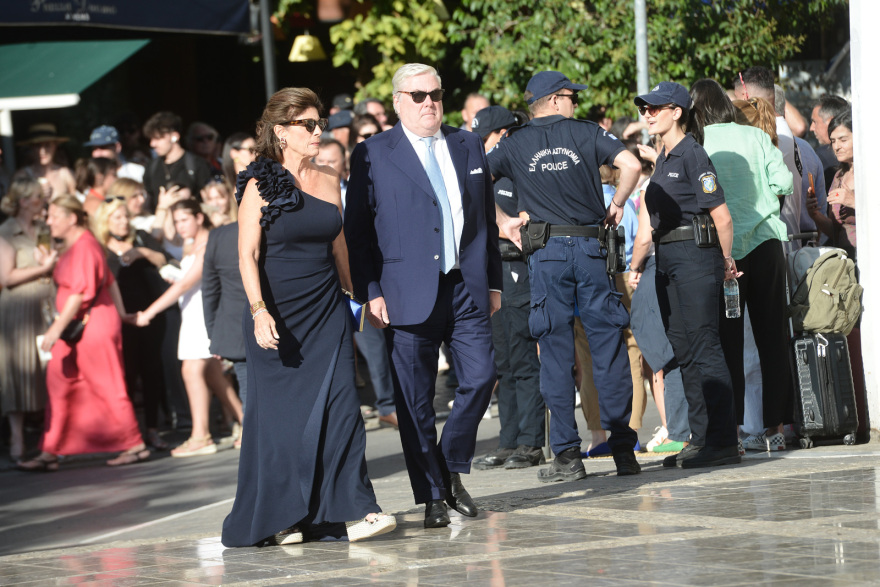 Βασιλικός γάμος στην Αθήνα - Η Θεοδώρα Γλύξμπουργκ παντρεύτηκε τον Μάθιου Κουμάρ - Δείτε βίντεο