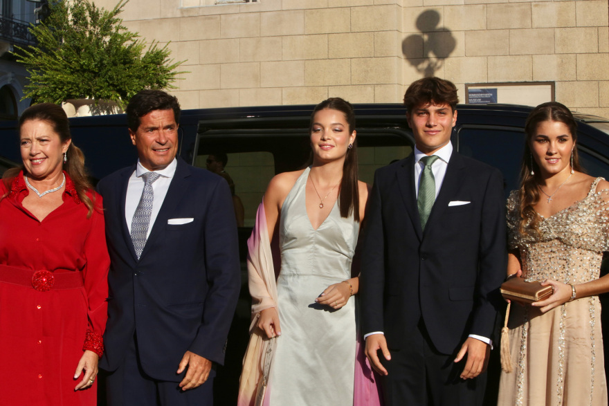 Βασιλικός γάμος στην Αθήνα - Η Θεοδώρα Γλύξμπουργκ παντρεύτηκε τον Μάθιου Κουμάρ - Δείτε βίντεο