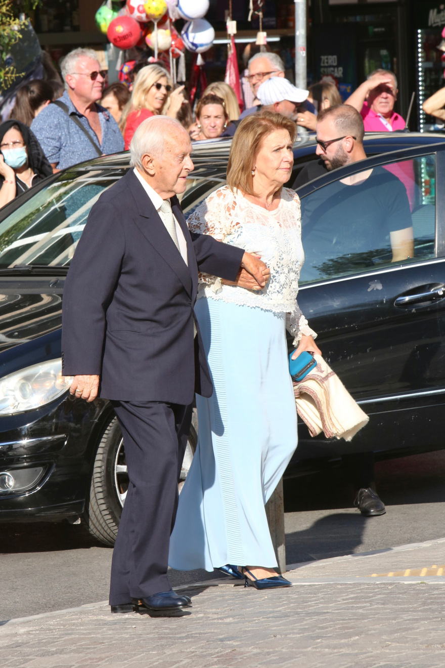 Βασιλικός γάμος στην Αθήνα - Η Θεοδώρα Γλύξμπουργκ παντρεύτηκε τον Μάθιου Κουμάρ - Δείτε βίντεο