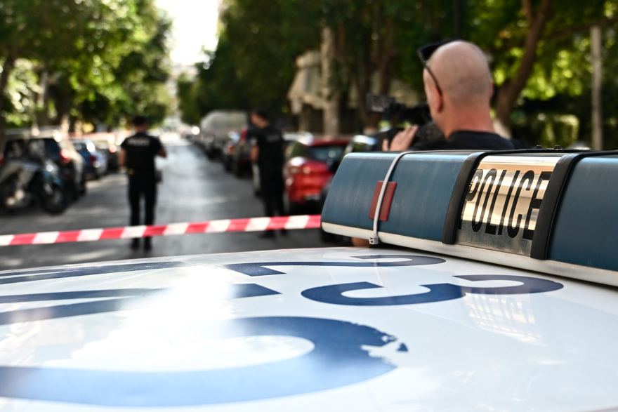 Πυροβολισμοί στον Κολωνό: Βγήκαν τα όπλα για προσωπικές διαφορές - Ένας τραυματίας, αναζητείται ο δράστης