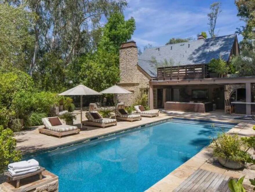 Ολίβια Κούλπο: Αγόρασε με τον σύζυγό της την έπαυλη του Τζορτζ Κλούνεϊ για 14,5 εκατ. δολάρια