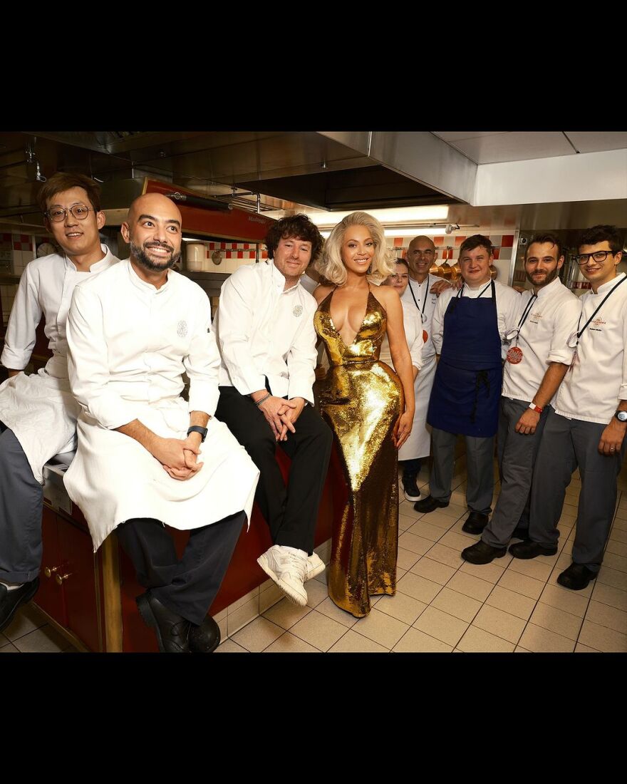 Μπιγιόνσε: Ποζάρει με βαθύ ντεκολτέ στο Instagram 