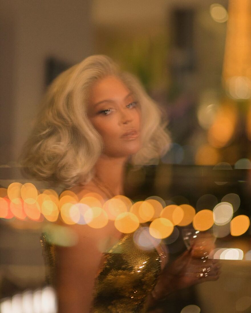 Μπιγιόνσε: Ποζάρει με βαθύ ντεκολτέ στο Instagram 