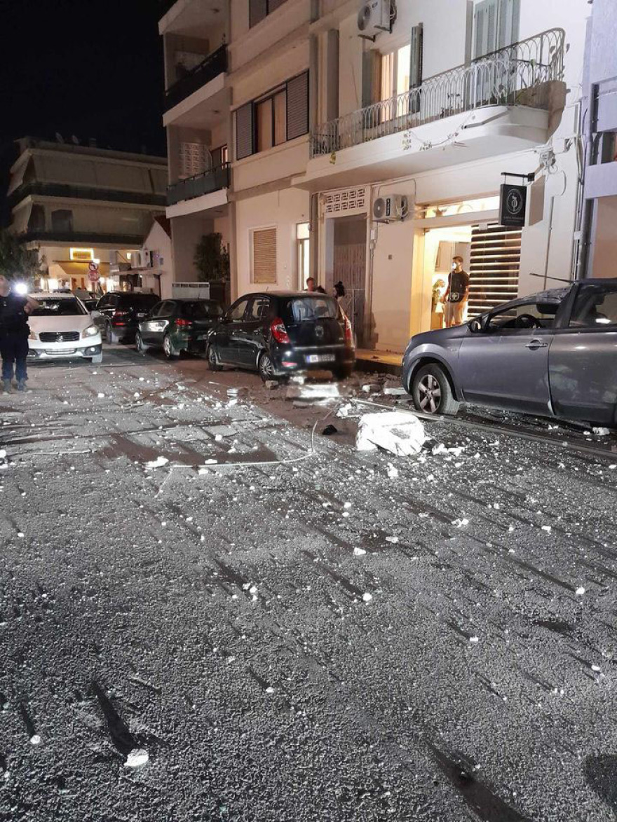 Ηράκλειο: Κατέρρευσε τμήμα μπαλκονιού - Δείτε φωτογραφίες