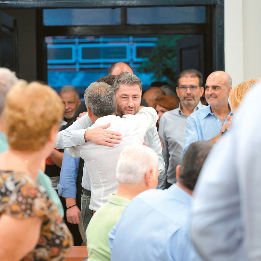 Eκλογές στο ΠΑΣΟΚ: Μάχη για «4» - Ποιος πάει με ποιον στον β' γύρο, αναμένεται προσέλευση ρεκόρ 