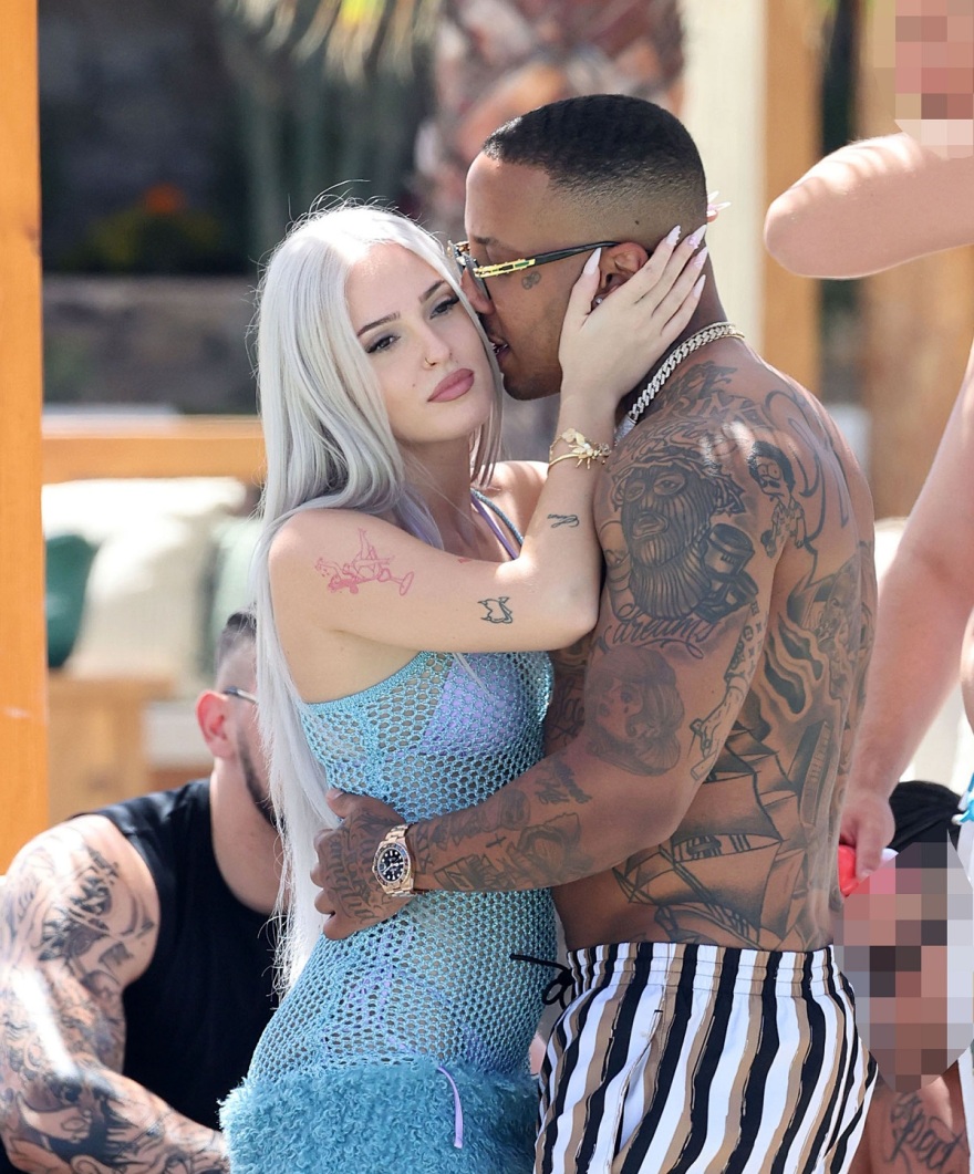 Light: Έκανε πρόταση γάμου στη σύντροφό του