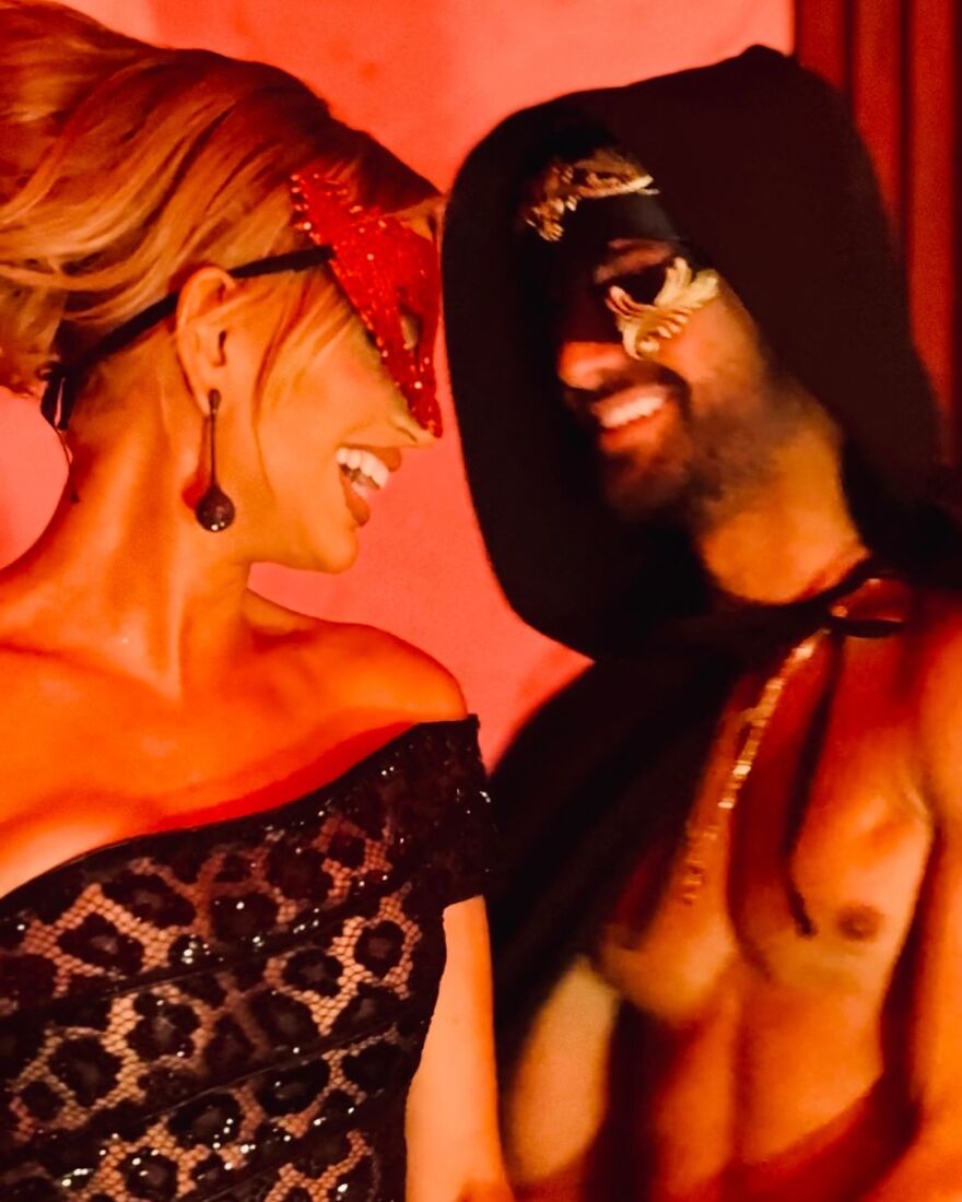 Μαρίνα Βερνίκου: Στο Ντουμπάι σε πάρτι με θέμα τα «Μάτια Ερμητικά Κλειστά»