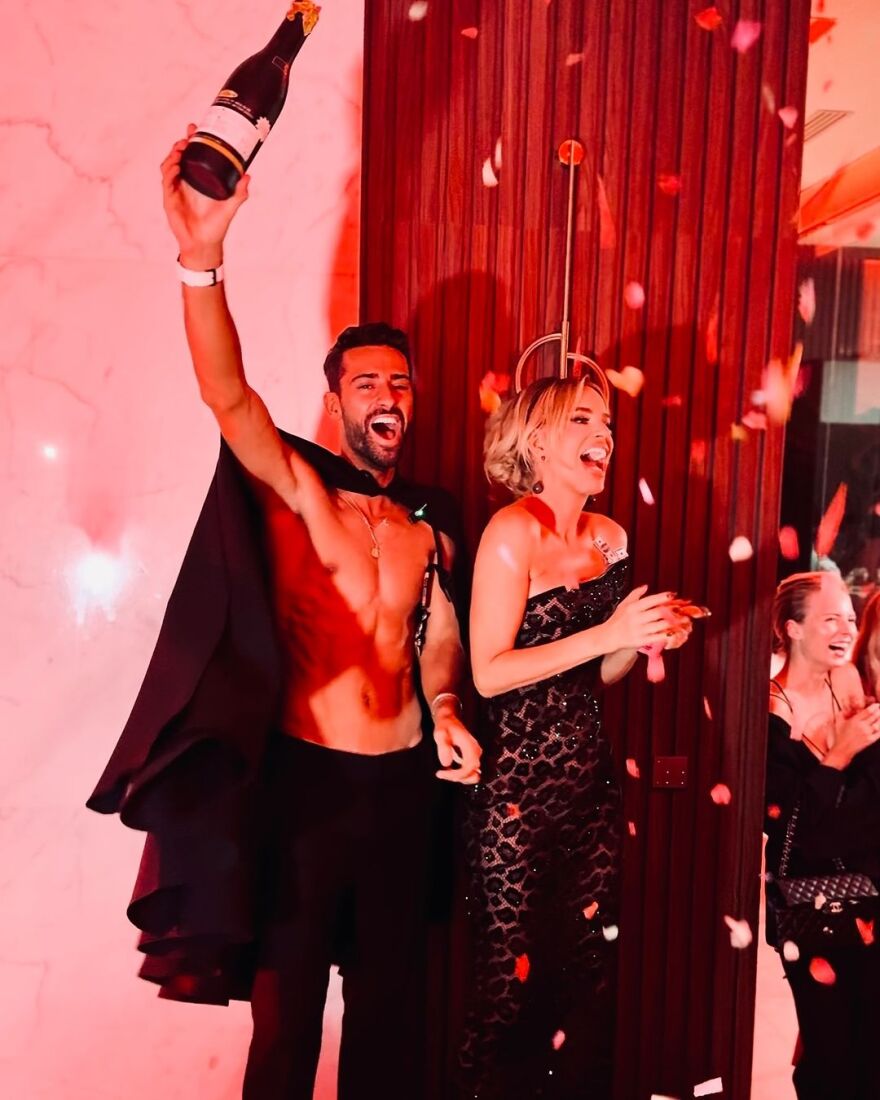 Μαρίνα Βερνίκου: Στο Ντουμπάι σε πάρτι με θέμα τα «Μάτια Ερμητικά Κλειστά»