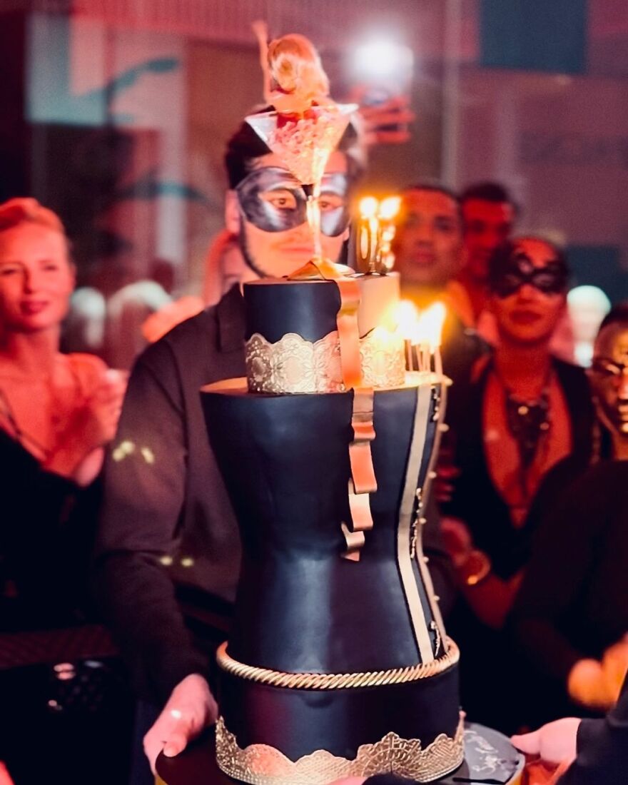 Μαρίνα Βερνίκου: Στο Ντουμπάι σε πάρτι με θέμα τα «Μάτια Ερμητικά Κλειστά»