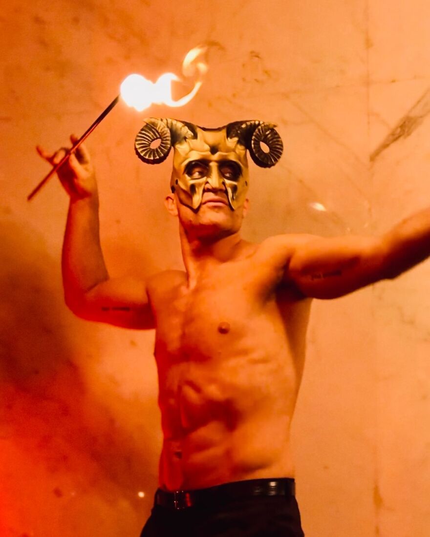 Μαρίνα Βερνίκου: Στο Ντουμπάι σε πάρτι με θέμα τα «Μάτια Ερμητικά Κλειστά»