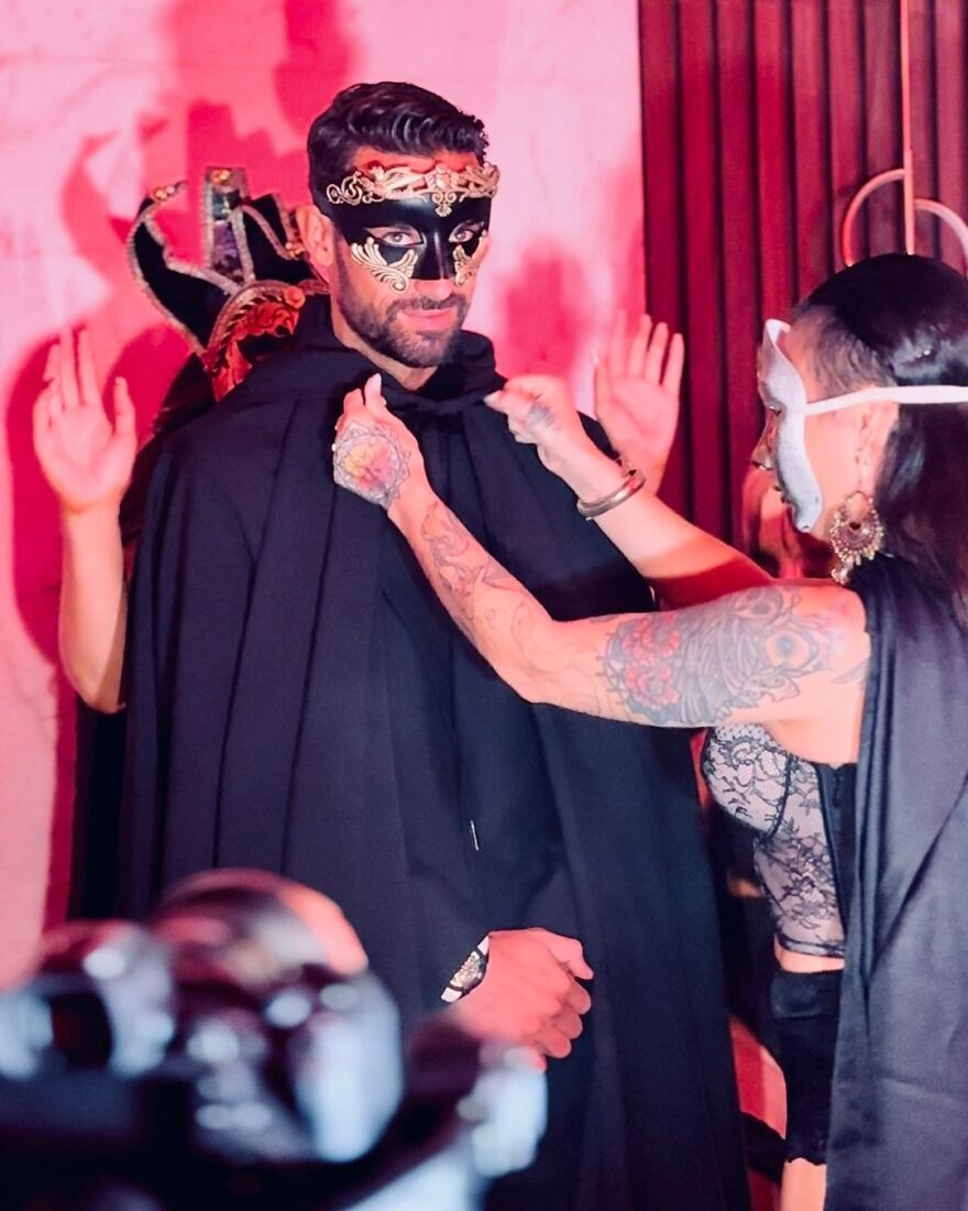 Μαρίνα Βερνίκου: Στο Ντουμπάι σε πάρτι με θέμα τα «Μάτια Ερμητικά Κλειστά»