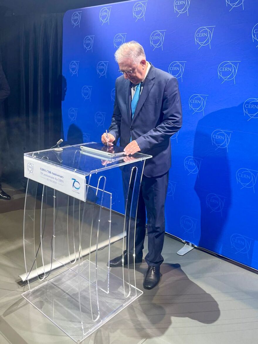 Στις εγκαταστάσεις του CERN o Θεοδωρικάκος: Η Ελλάδα στηρίζει την έρευνα και την καινοτομία