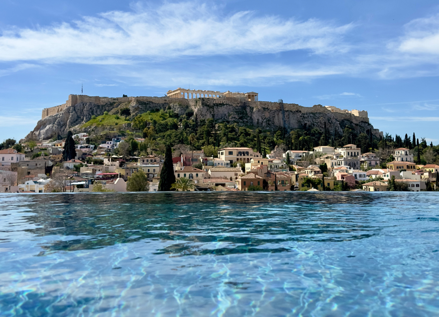 Το THE DOLLI Νο 1 Best Ηotel in Greece και συγκαταλέγεται στα κορυφαία ξενοδοχεία του κόσμου