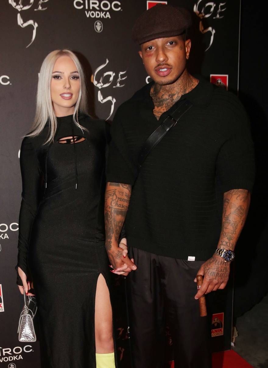 Light: Έκανε πρόταση γάμου στη σύντροφό του