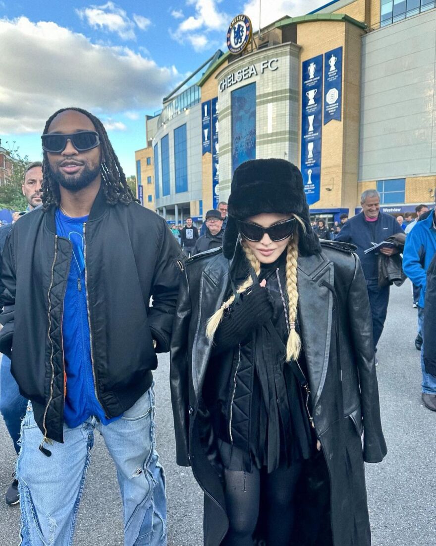 Μαντόνα: Η τραγουδίστρια και ο σύντροφός της πήγαν σε ποδοσφαιρικό αγώνα στο Λονδίνο