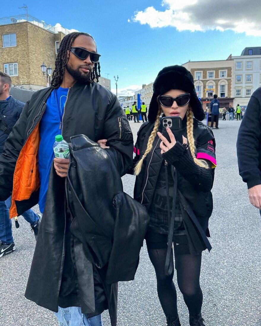 Μαντόνα: Η τραγουδίστρια και ο σύντροφός της πήγαν σε ποδοσφαιρικό αγώνα στο Λονδίνο