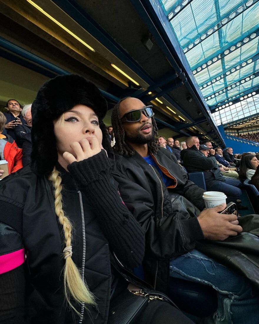 Μαντόνα: Η τραγουδίστρια και ο σύντροφός της πήγαν σε ποδοσφαιρικό αγώνα στο Λονδίνο