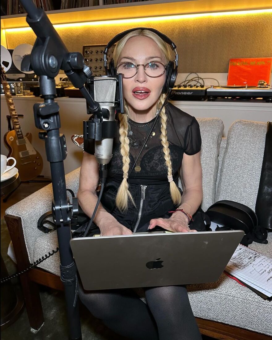 Μαντόνα: Η τραγουδίστρια και ο σύντροφός της πήγαν σε ποδοσφαιρικό αγώνα στο Λονδίνο