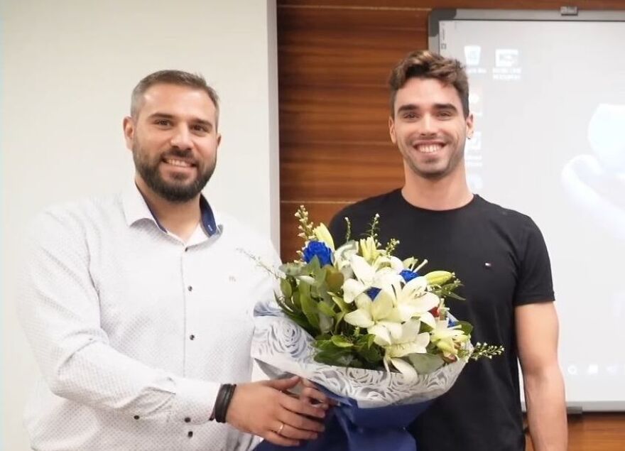 Η Πετρούπολη τίμησε τον Απόστολο Χρήστου - Πήρε το όνομά του το δημοτικό κολυμβητήριο της πόλης 