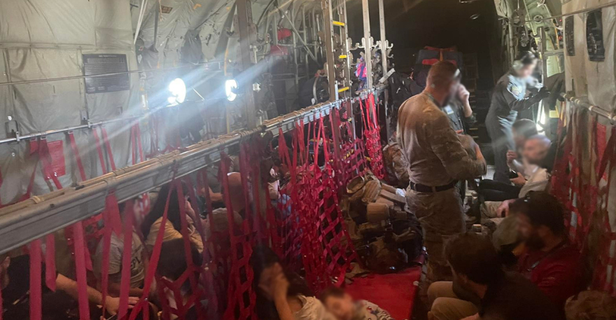 Επαναπατρίστηκαν οι 22 Έλληνες από τον Λίβανο - Δείτε βίντεο και φωτογραφίες