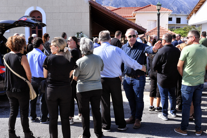 Φωτιά στο Ξυλόκαστρο: Θρήνος στις κηδείες των δύο ανδρών 