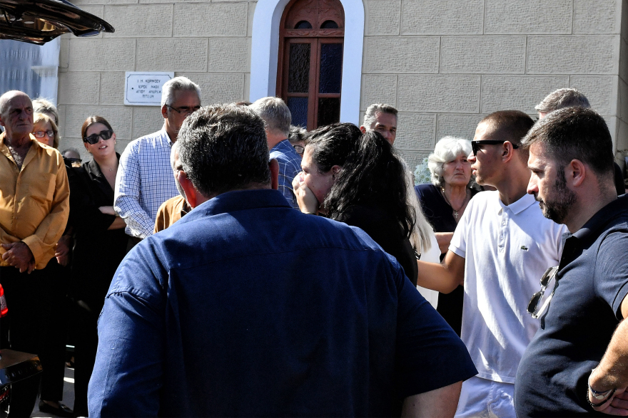 Φωτιά στο Ξυλόκαστρο: Θρήνος στις κηδείες των δύο ανδρών 