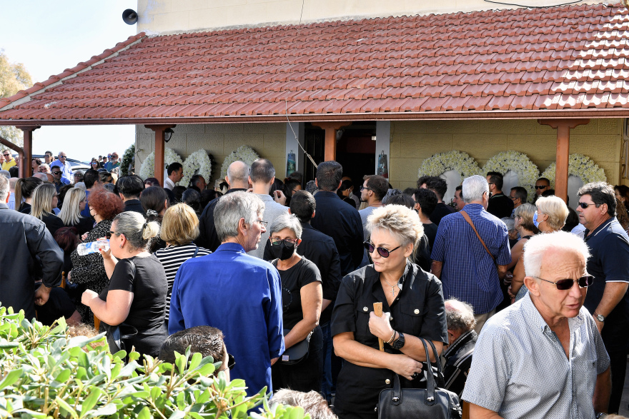 Φωτιά στο Ξυλόκαστρο: Θρήνος στις κηδείες των δύο ανδρών 