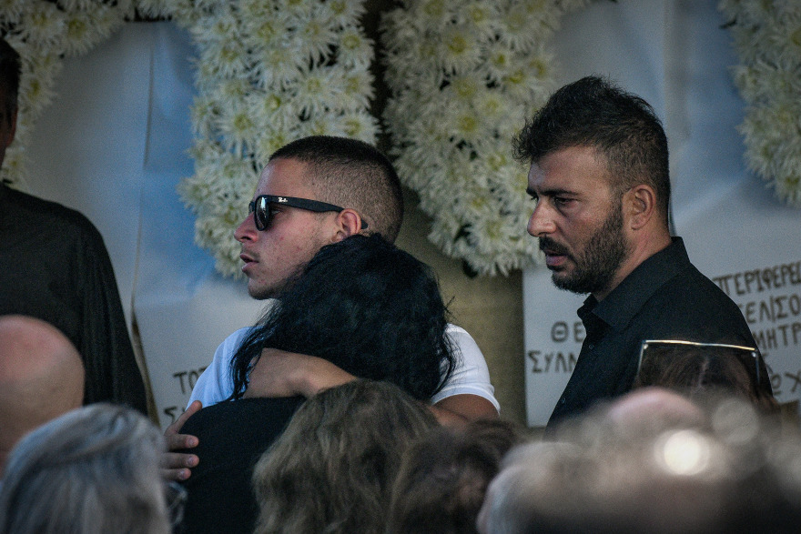 Φωτιά στο Ξυλόκαστρο: Θρήνος στις κηδείες των δύο ανδρών 