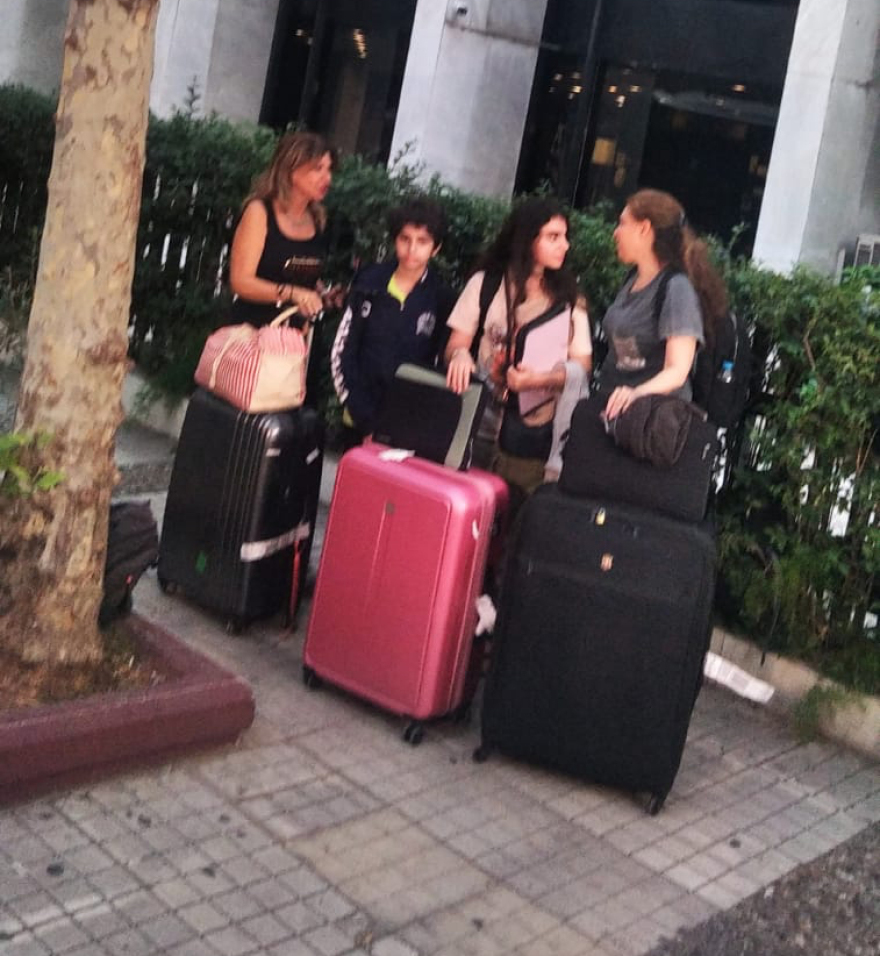 «Άνθρωποι χάνονταν γύρω μας»: Οι πρώτες δηλώσεις Ελλήνων που ταξίδεψαν από τον Λίβανο με το C-130, φωτογραφίες