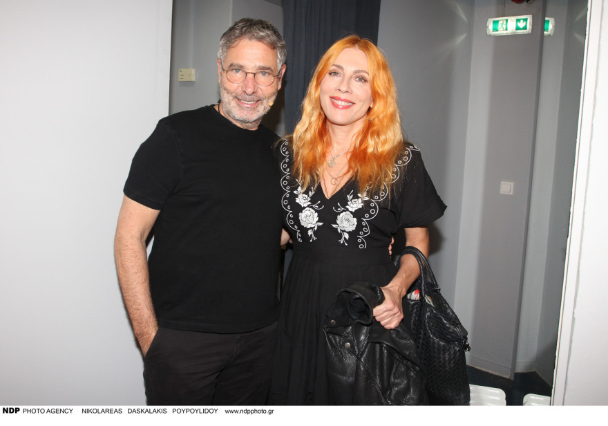 Σμαράγδα Καρύδη: Στην πρεμιέρα της παράστασης του Θοδωρή Αθερίδη λίγο μετά τον θάνατο του πατέρα της