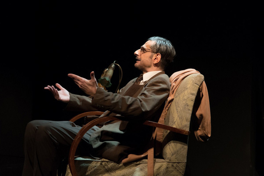 Ντίνος Χριστιανόπουλος: Μια συνέντευξη - ποταμός του σπουδαίου ποιητή «ζωντανεύει» στην παράσταση «Το Ταγκαλάκι»