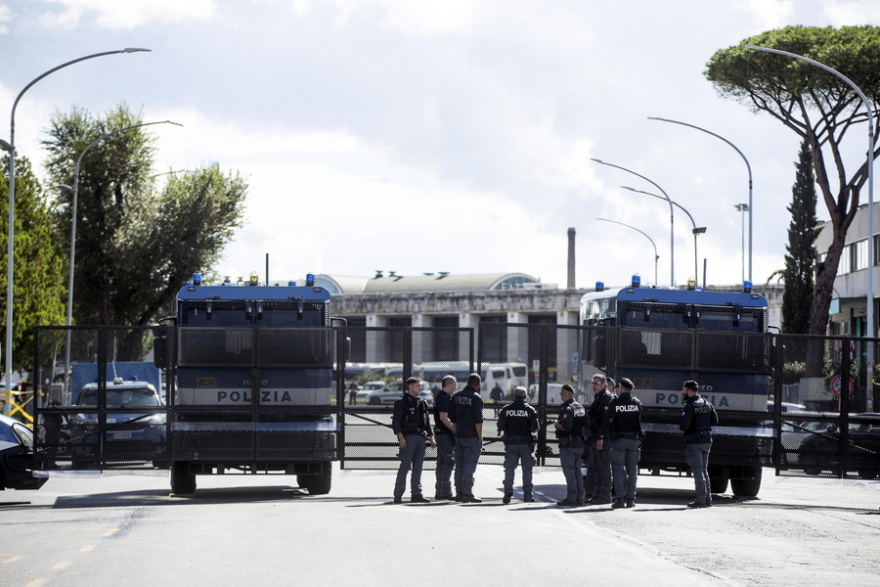 Χιλιάδες διαδηλωτές υπέρ των Παλαιστινίων σε απαγορευμένη κινητοποίηση στη Ρώμη - Τραυματίστηκαν 24 αστυνομικοί και τρεις διαδηλωτές