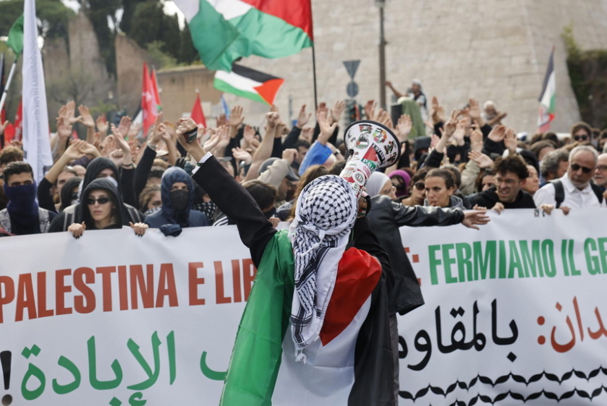 Χιλιάδες διαδηλωτές υπέρ των Παλαιστινίων σε απαγορευμένη κινητοποίηση στη Ρώμη - Τραυματίστηκαν 24 αστυνομικοί και τρεις διαδηλωτές