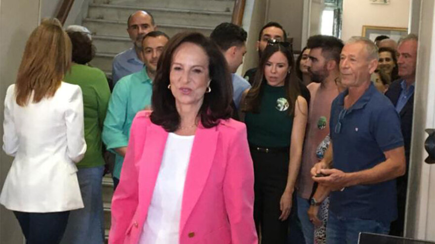 Εκλογές ΠΑΣΟΚ: Ψήφισε και η Άννα Διαμαντοπούλου -  «Πάμε κάλπες» το μήνυμά της