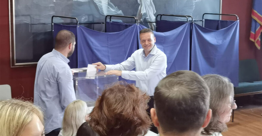 ΠΑΣΟΚ: Ψήφισε ο Χάρης Δούκας στο Πνευματικό Κέντρο του Δήμου Αθηναίων - «Σήμερα έχουμε ραντεβού με το μέλλον», είπε 