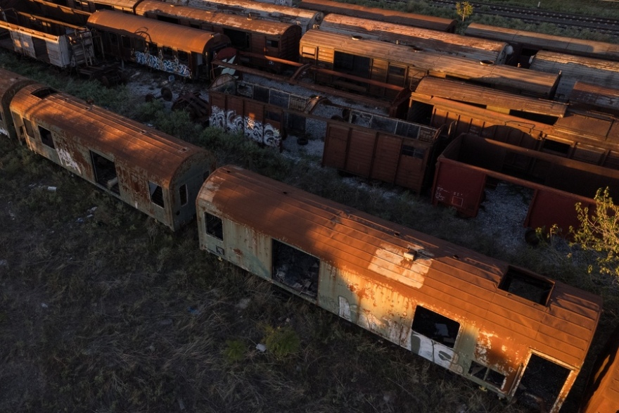 Θεσσαλονίκη: Οι κρυφές ιστορίες των 2.000 εγκαταλελειμμένων βαγονιών - Δείτε φωτογραφίες