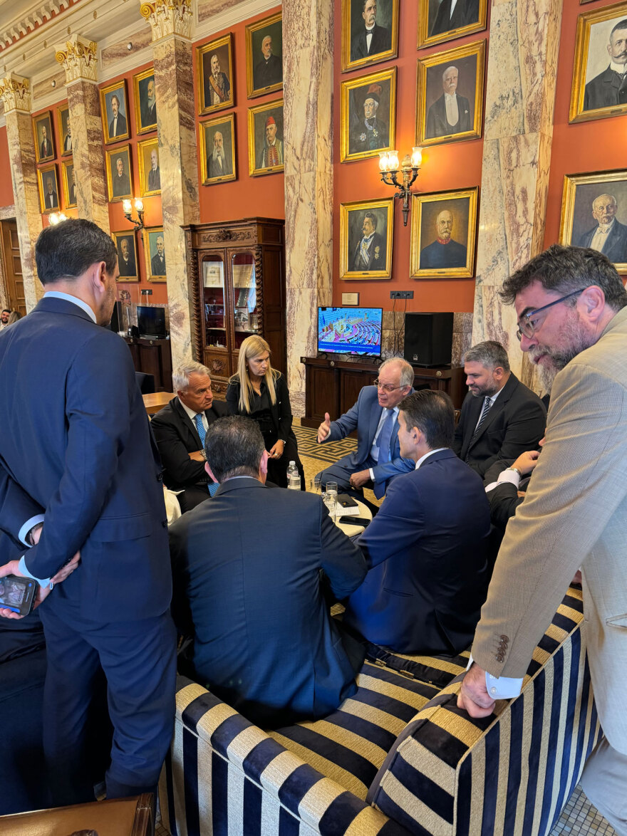 Αγιασμός στη Βουλή: Τα πηγαδάκια και η ξαφνική αδιαθεσία της Δόμνας Μιχαηλίδου, δείτε φωτογραφίες