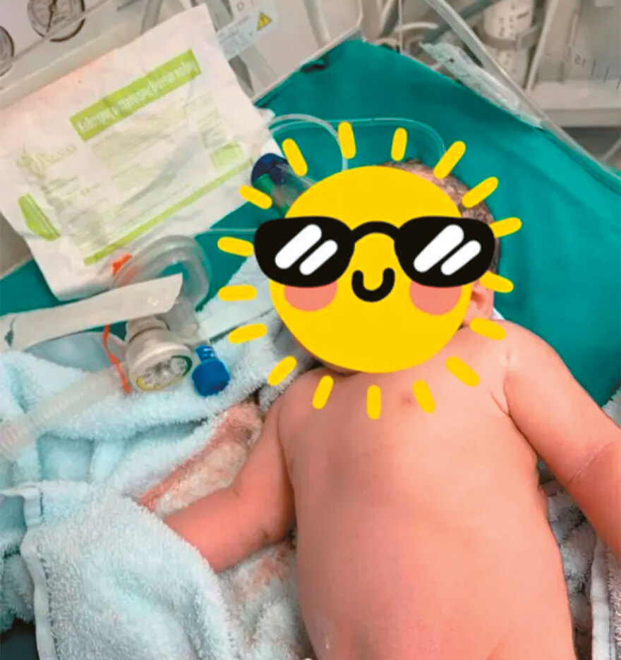 Ο «θηλυκός στρατιώτης»: Στα 25 γέννησε την κόρη της και στα 55 τον εγγονό της