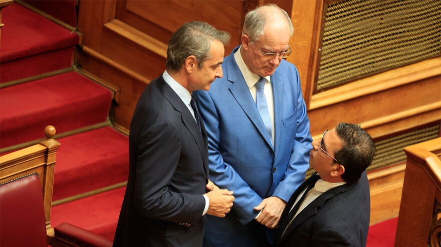 Αγιασμός στη Βουλή: Τα πηγαδάκια και η ξαφνική αδιαθεσία της Δόμνας Μιχαηλίδου, δείτε φωτογραφίες