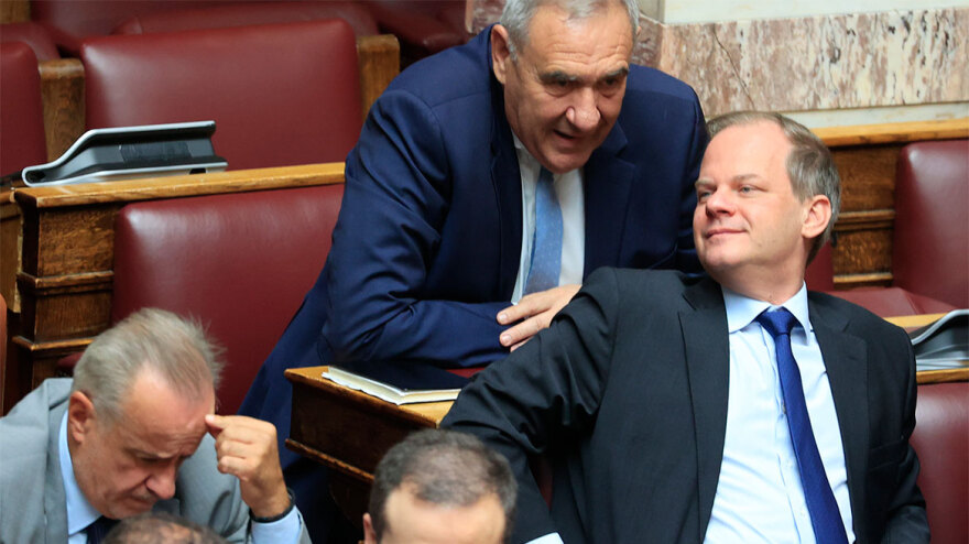 Αγιασμός στη Βουλή: Τα πηγαδάκια και η ξαφνική αδιαθεσία της Δόμνας Μιχαηλίδου, δείτε φωτογραφίες