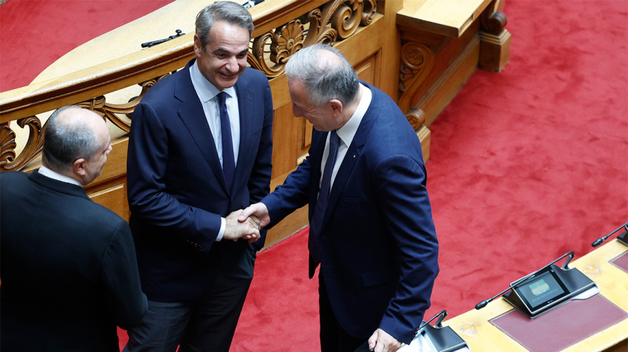 Αγιασμός στη Βουλή: Τα πηγαδάκια και η ξαφνική αδιαθεσία της Δόμνας Μιχαηλίδου, δείτε φωτογραφίες