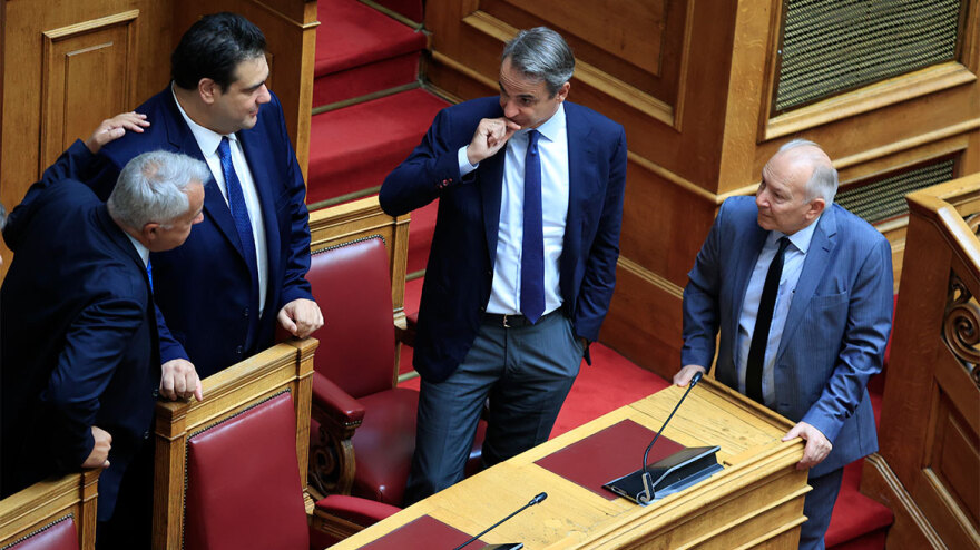 Αγιασμός στη Βουλή: Τα πηγαδάκια και η ξαφνική αδιαθεσία της Δόμνας Μιχαηλίδου, δείτε φωτογραφίες