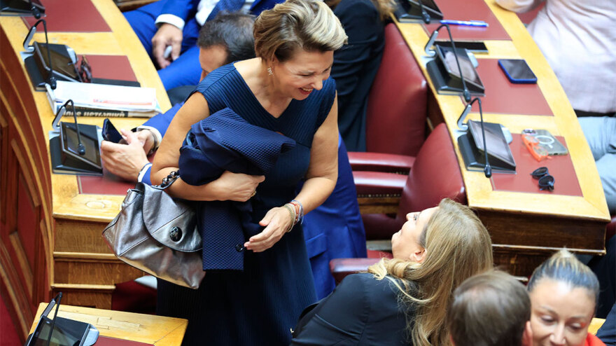 Αγιασμός στη Βουλή: Τα πηγαδάκια και η ξαφνική αδιαθεσία της Δόμνας Μιχαηλίδου, δείτε φωτογραφίες