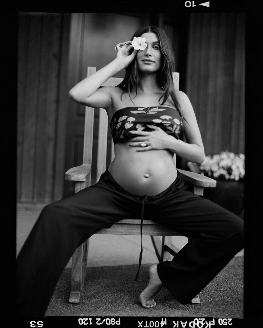 Χέιλι Μπίμπερ: Δημοσίευσε φωτογραφίες από την περίοδο της εγκυμοσύνης της 