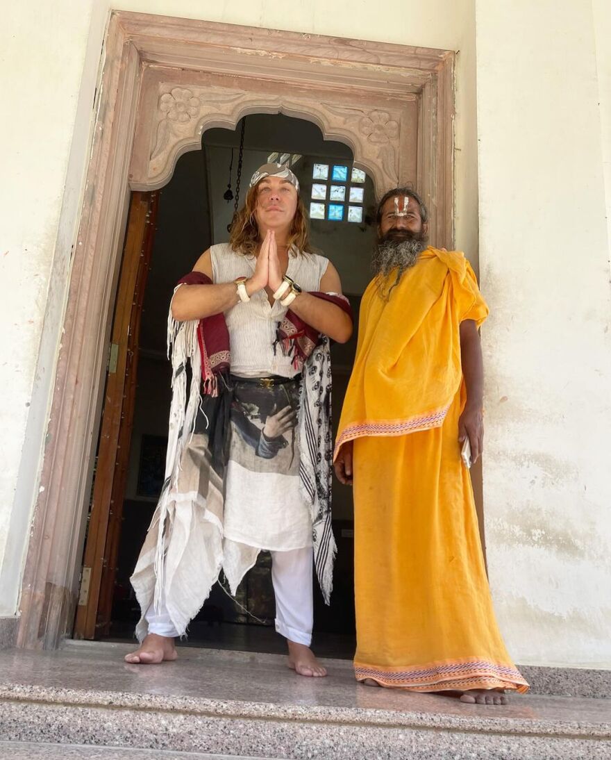 Τρύφωνας Σαμαράς: Επισκέφτηκε τον ναό των πιθήκων στην Ινδία - Δείτε φωτογραφίες