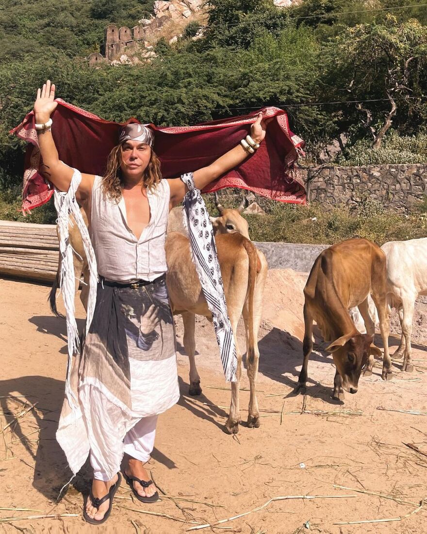 Τρύφωνας Σαμαράς: Επισκέφτηκε τον ναό των πιθήκων στην Ινδία - Δείτε φωτογραφίες